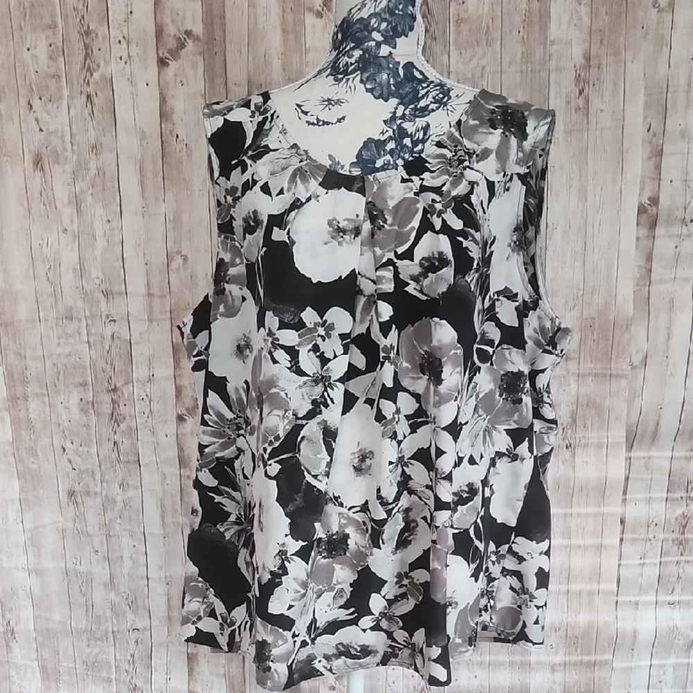 Kasper Size 3X MSRP $59.00 Black and White Sleeveless Floral Flowy Blouse